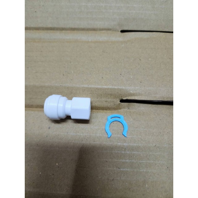 【小江淨水設備】鵝頸龍頭快速接頭,3分管可使用,都有附贈藍色卡扣。 【小江淨水設備】鵝頸龍頭快速接頭,3分管可使用,都有附贈藍色卡扣。