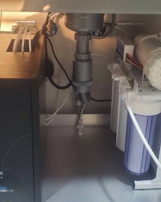 【小江淨水設備】宮黛三溫GD-800冰溫熱廚下型飲水機，搭配微電腦RO 400G烤漆腳架直出機（100%台灣零件組裝）。