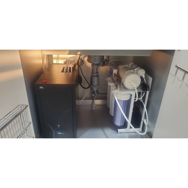 【小江淨水設備】宮黛三溫GD-800冰溫熱廚下型飲水機，搭配微電腦RO 400G烤漆腳架直出機（100%台灣零件組裝）。